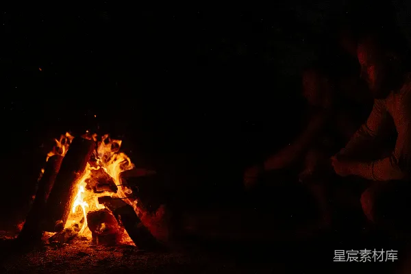 高清摄影 篝火旁的夜晚
