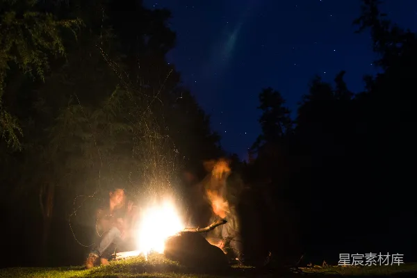 高清摄影 篝火下的宁静夜晚