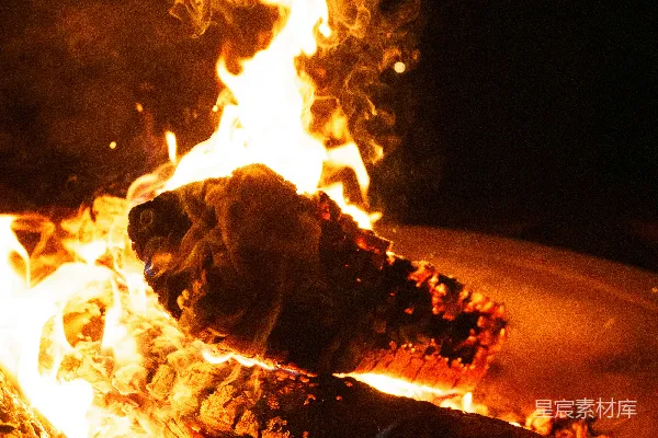 高清摄影 熊熊燃烧的篝火
