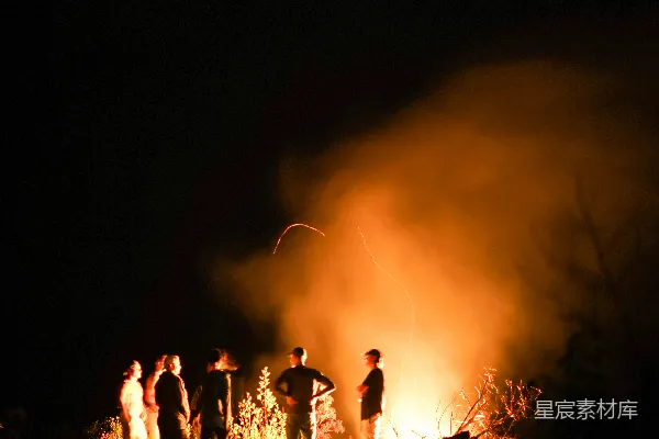 高清摄影 夜幕下的篝火晚会