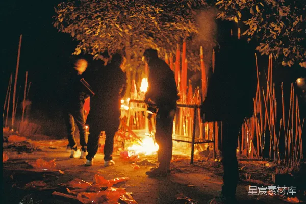 高清摄影 夜晚的祭拜场景