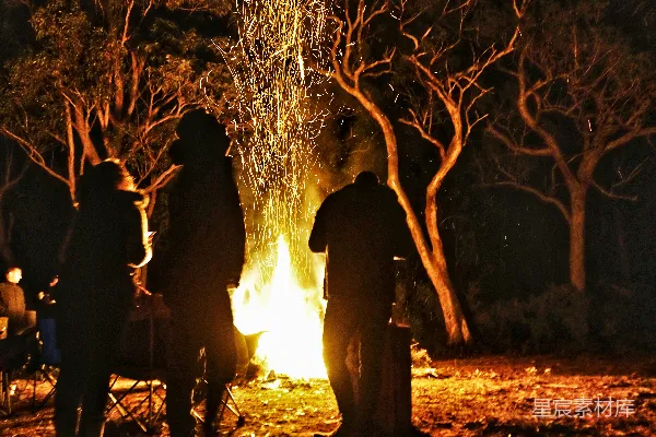 高清摄影 篝火晚会