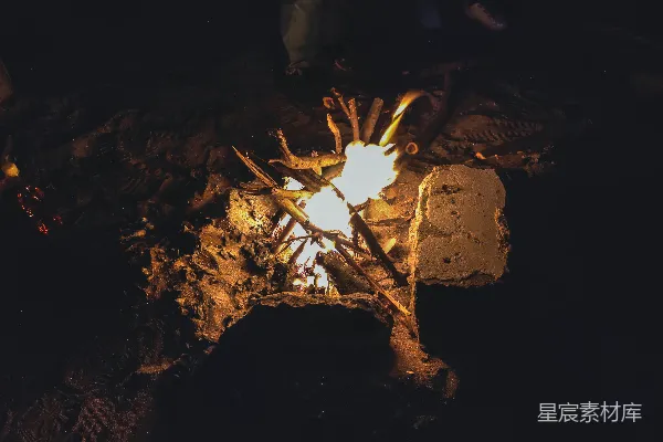 高清摄影 户外篝火夜晚场景