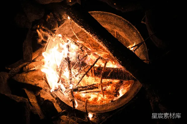 高清摄影 篝火夜晚的温暖