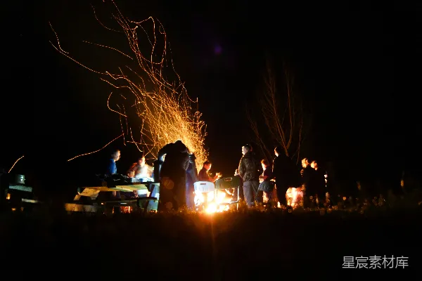 高清摄影 夜晚篝火晚会