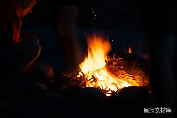 高清摄影 篝火旁的夜晚