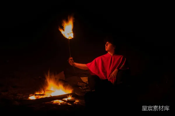 高清摄影 篝火旁的夜晚