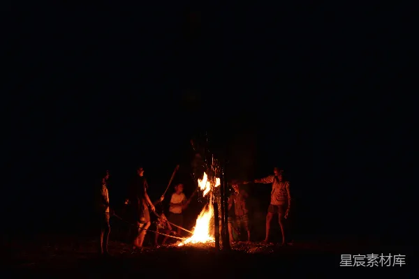 高清摄影 篝火夜谈
