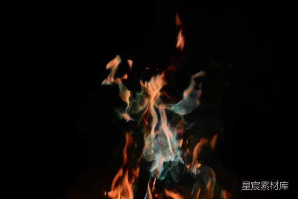 高清摄影 篝火之夜的魔幻光芒