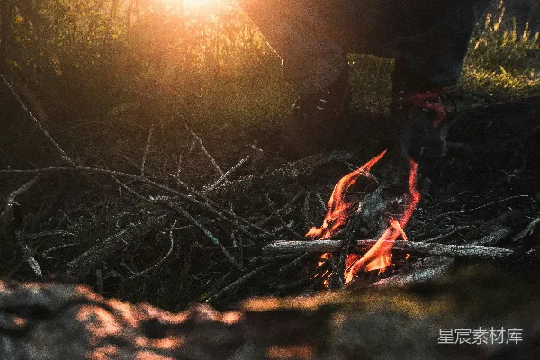 高清摄影 日落时分的篝火