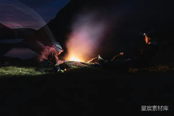 高清摄影 篝火旁的夜晚