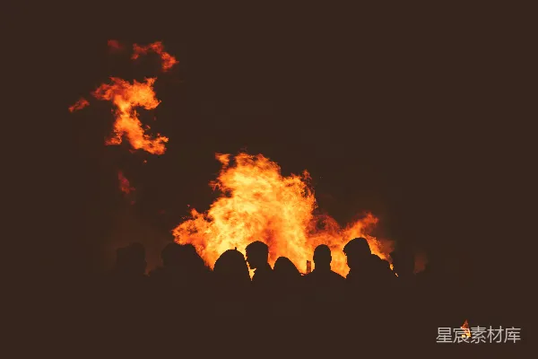 高清摄影 篝火晚会的剪影