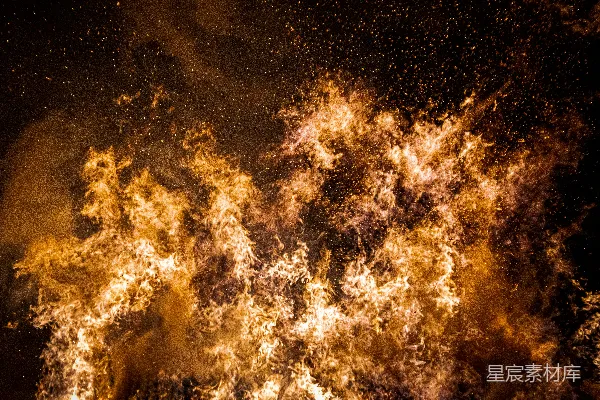 高清摄影 夜空中的火焰与飞舞的火星
