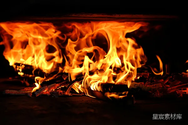 高清摄影 熊熊燃烧的篝火