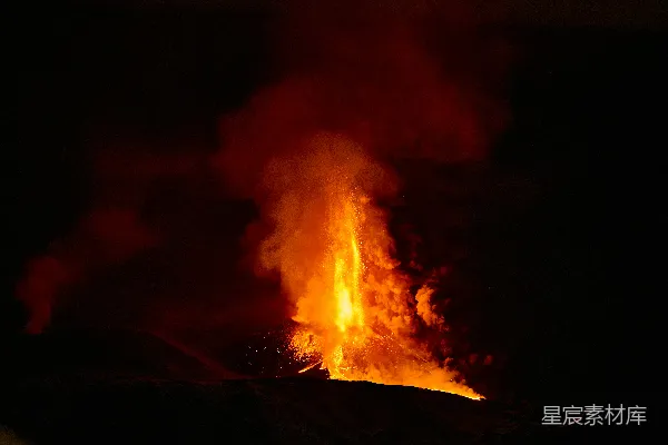 高清摄影 火山爆发的夜景