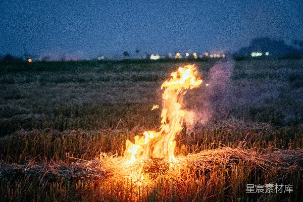 高清摄影 田野上的篝火