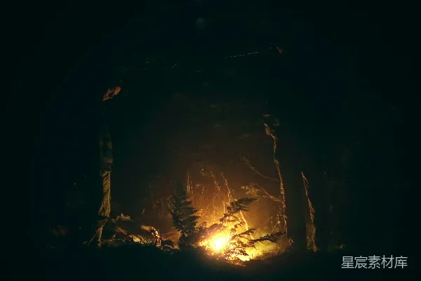 高清摄影 夜晚帐篷中的篝火
