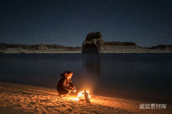 高清摄影 篝火旁的静谧夜晚