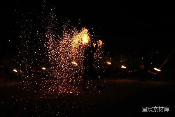 高清摄影 夜空下的火舞