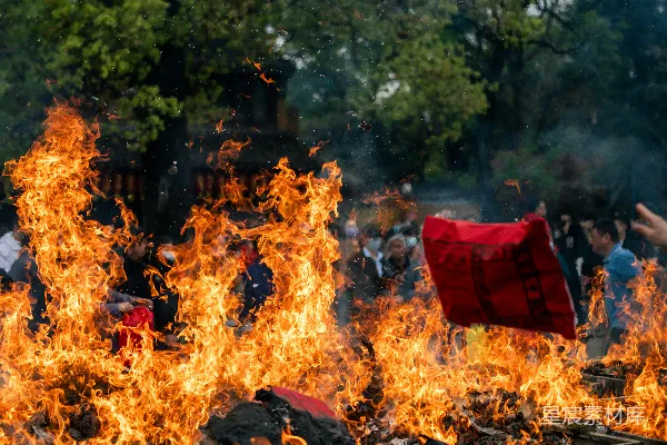 高清摄影 火光中的祭礼