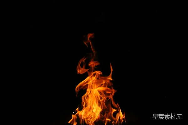 高清摄影 夜空中燃烧的火焰