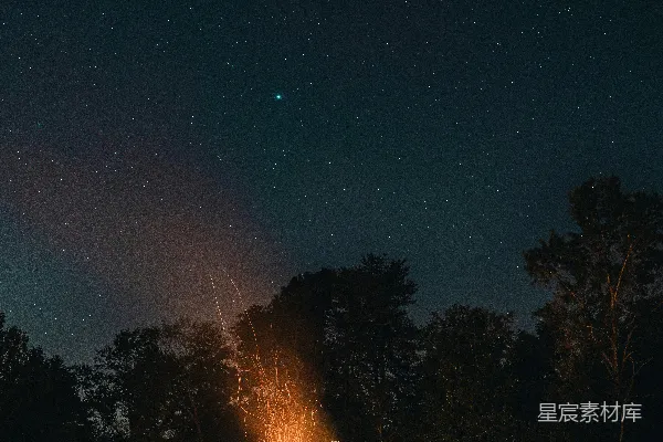 高清摄影 夜晚篝火下的星空