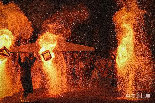 高清摄影 火舞者在夜晚的表演