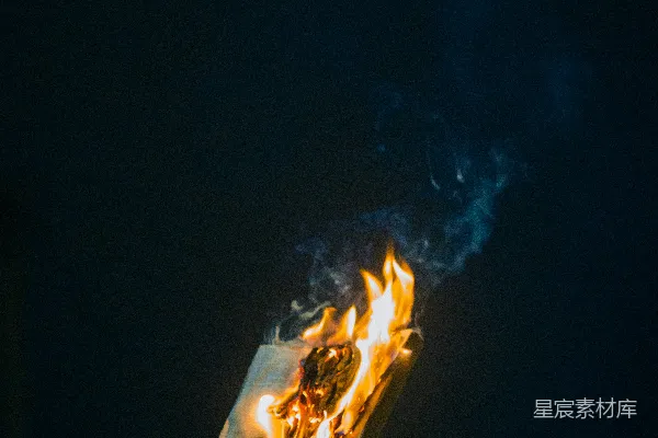 高清摄影 黑暗中的燃烧之手