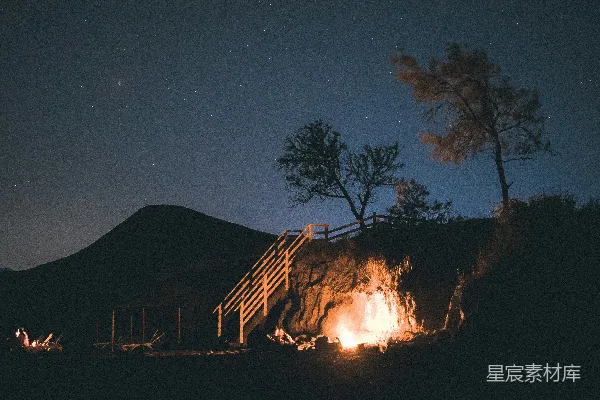 高清摄影 篝火下的宁静夜晚