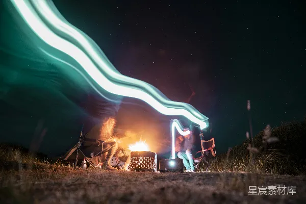 高清摄影 星空下的篝火晚会