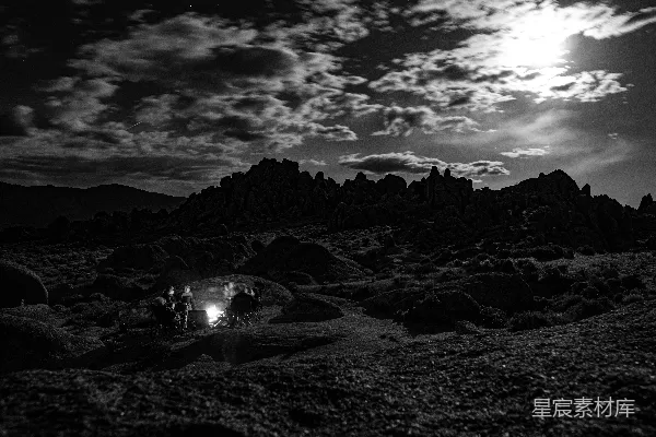 高清摄影 月夜下的荒野露营