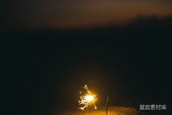高清摄影 黑暗中的火花