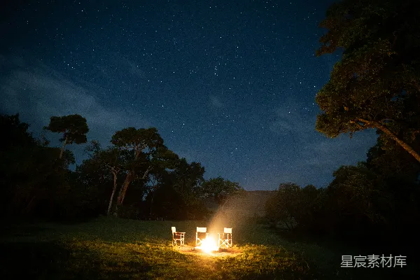 高清摄影 星空下的篝火晚会