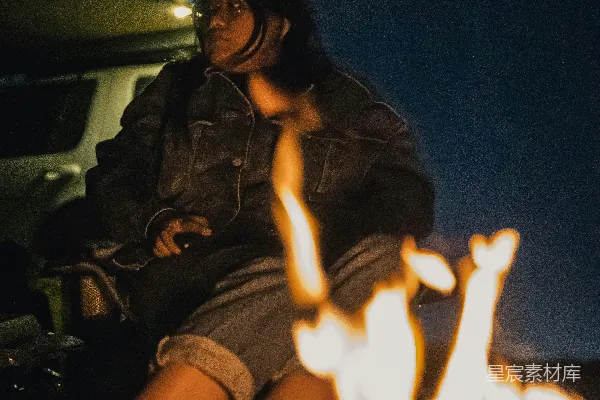 高清摄影 篝火旁的夜晚