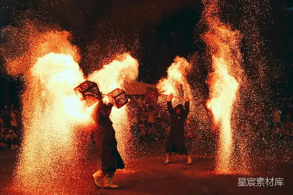 高清摄影 火焰表演：激情点燃黑夜