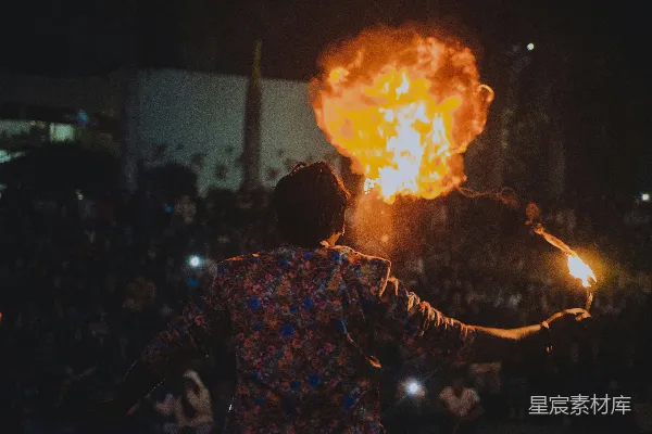 高清摄影 夜幕下的火焰表演