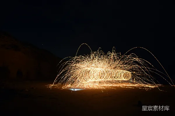 高清摄影 夜空下的火花艺术