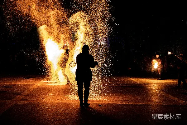 高清摄影 夜空下的火舞