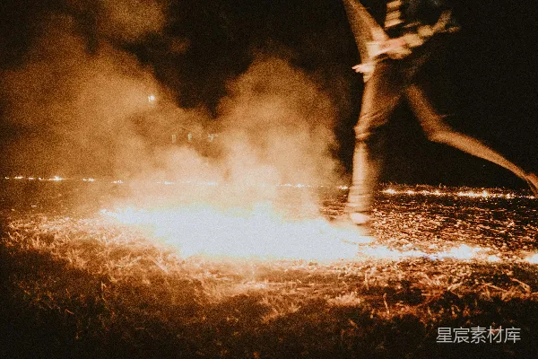 高清摄影 夜幕下的火焰舞者