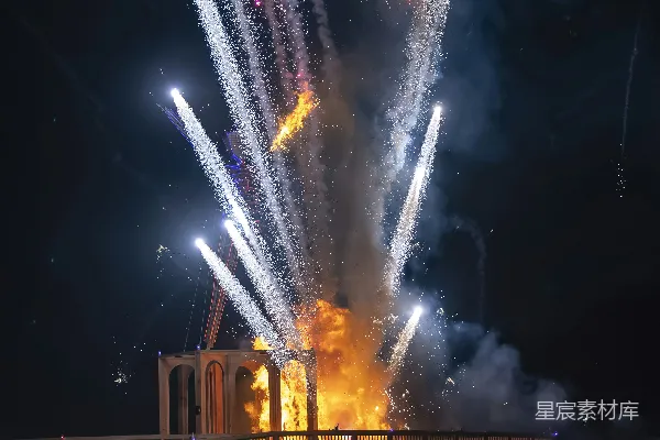 高清摄影 烟花与建筑的壮丽一瞬