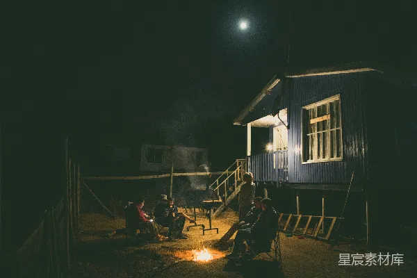 高清摄影 夜幕下的篝火派对