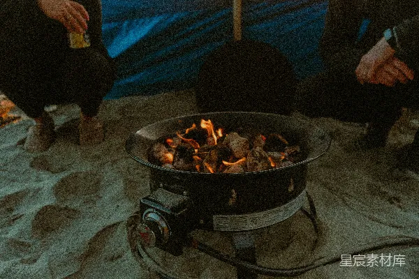 高清摄影 篝火旁的夜晚