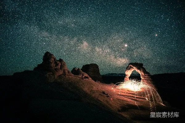 高清摄影 星空下的自然奇观