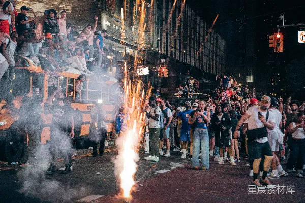 高清摄影 夜晚城市街头的庆祝活动