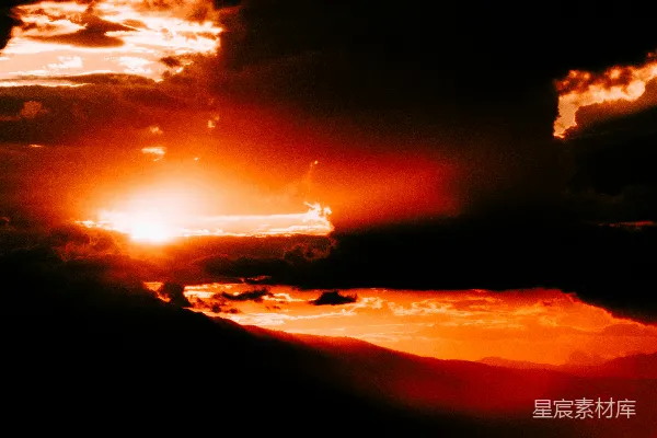 高清摄影 夕阳下的山峦