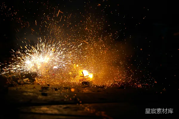 高清摄影 夜空中的火花