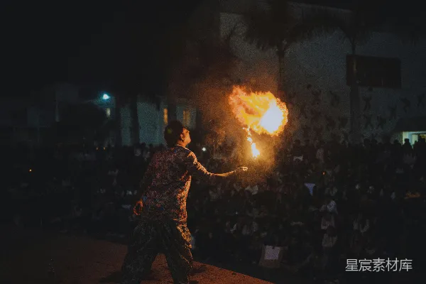 高清摄影 夜幕下的火舞表演
