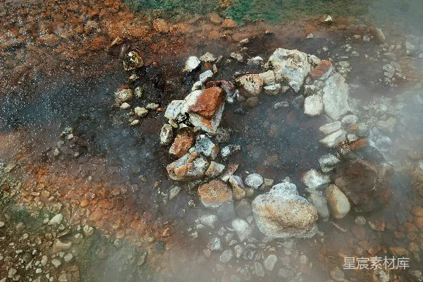 高清摄影 雾中的石头小岛