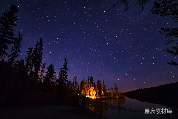 高清摄影 静谧湖畔的星空夜景