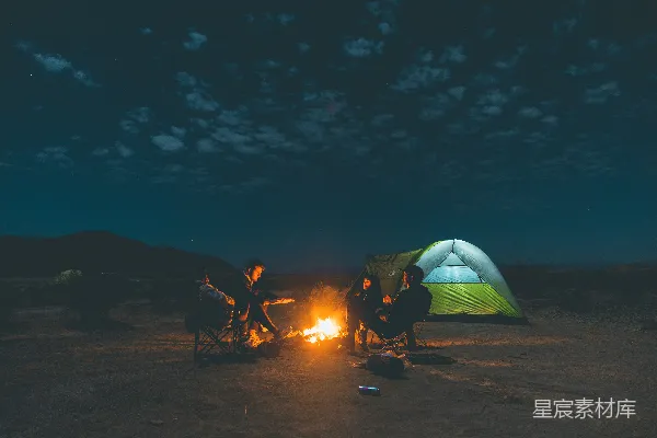 高清摄影 篝火旁的露营夜